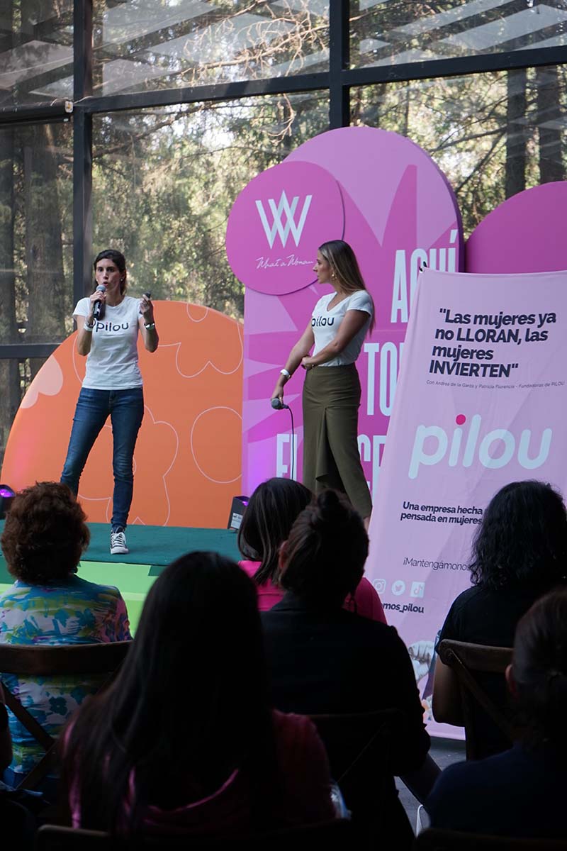 Momento de la charla What a Woman