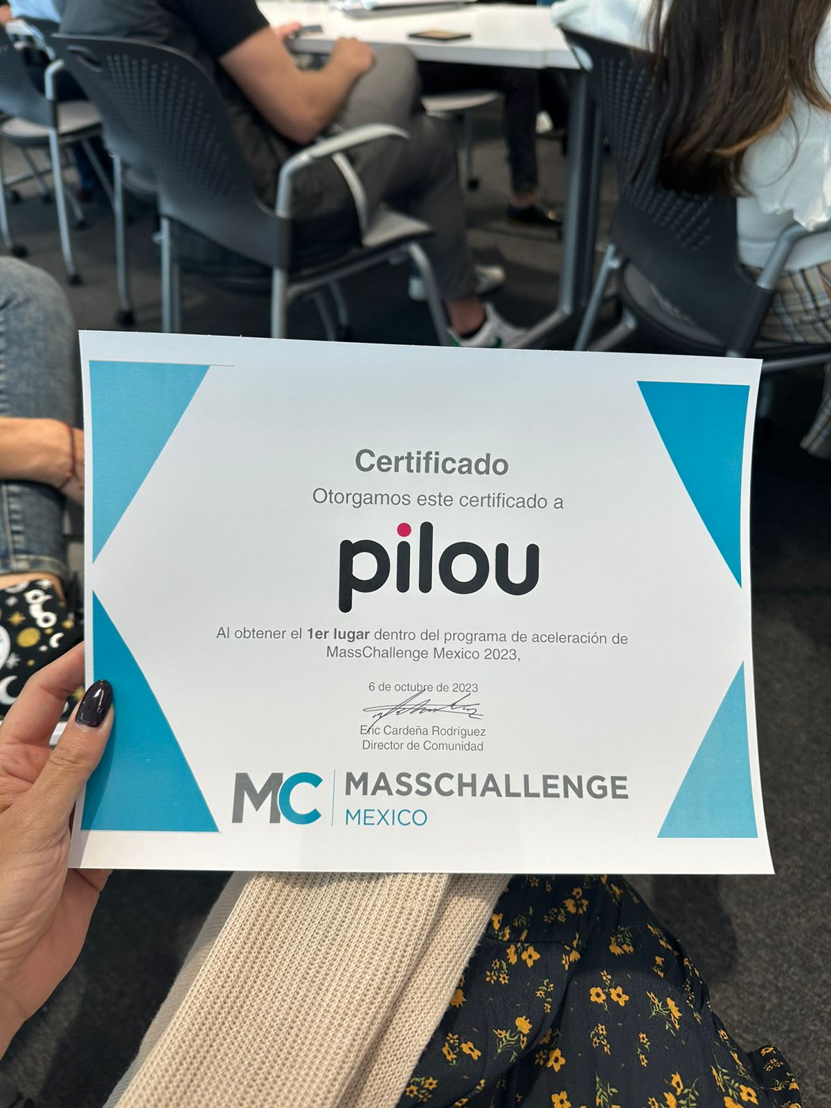 Pilou recibiendo el primer lugar en Mass Challenge LatAm